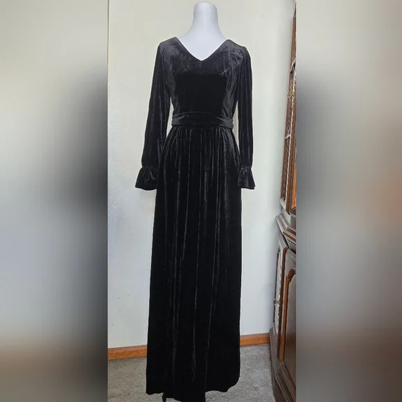 Elegant Black Maxi Dress.Size 10 - Picture 2 of 5